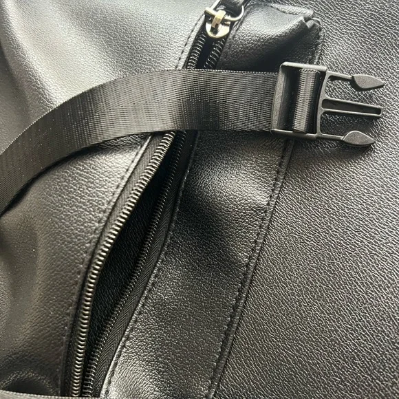 Backpack - Picture 6 of 7